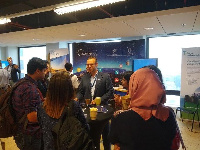 Stijn Vermoote from ECMWF discusses C3S with interested students at the Copernicus Eyes on Earth Roadshow in Rotterdam