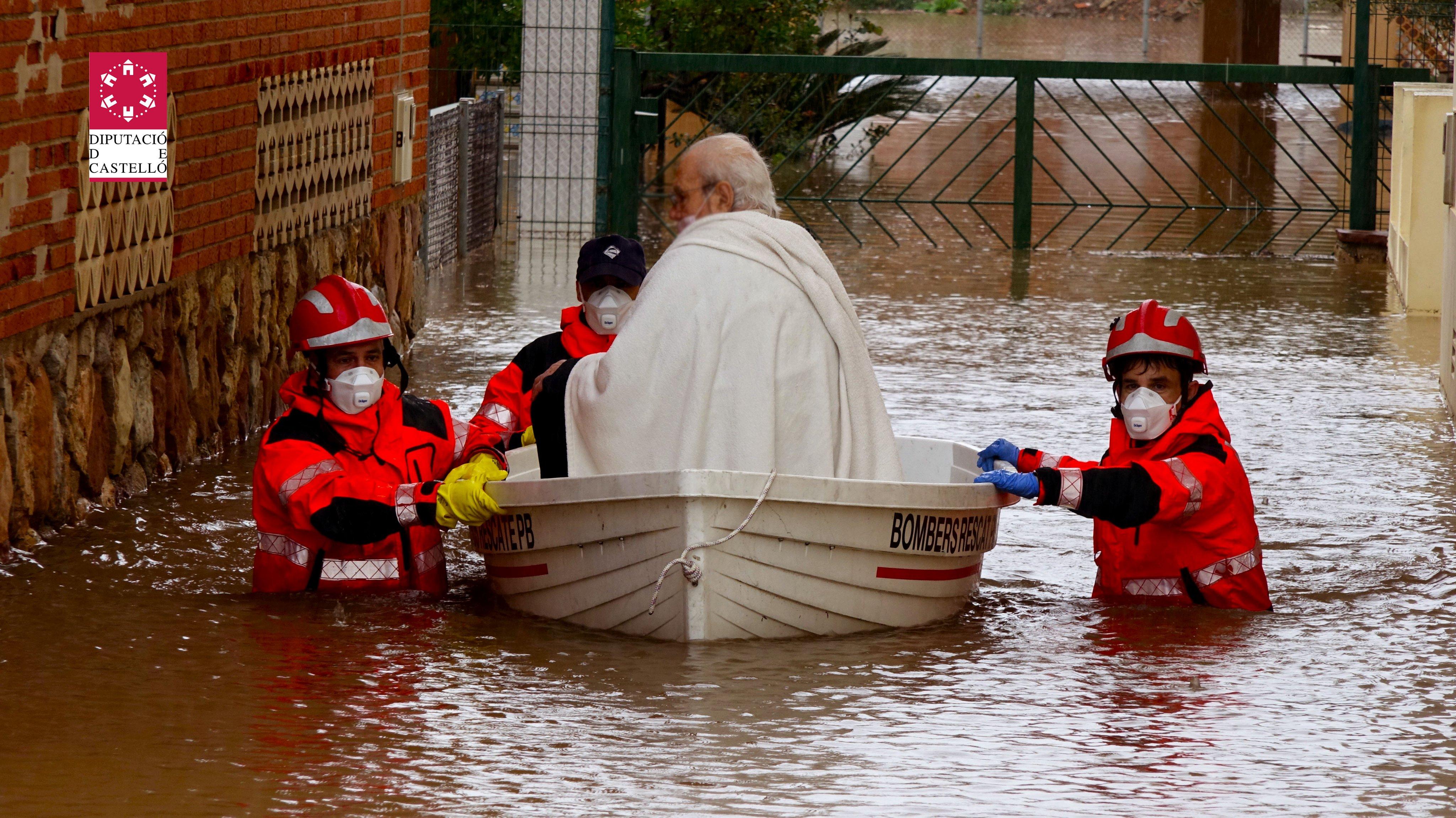 Rescue of man in Castellón, Spain during early April flooding. Credit: Diputació de Castelló